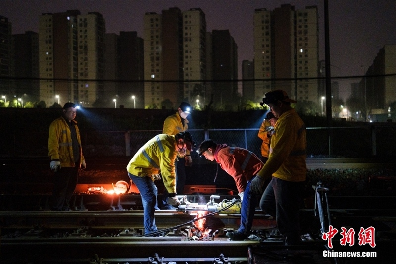 Chongqing : les ? médecins des rails ? des trains de fret Chine-Europe