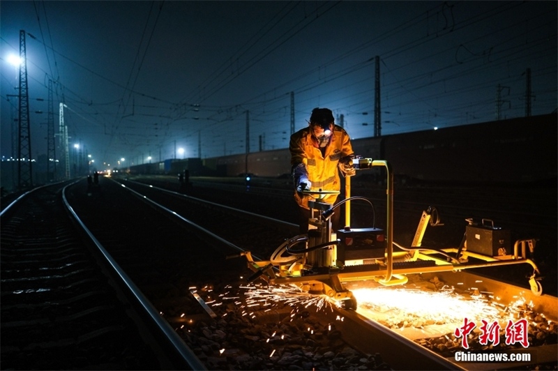 Chongqing : les ? médecins des rails ? des trains de fret Chine-Europe