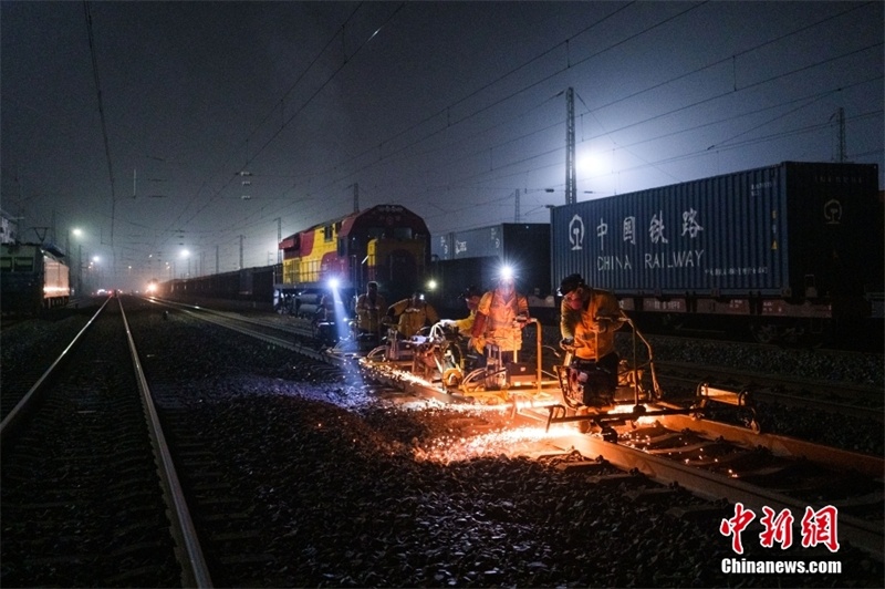 Chongqing : les ? médecins des rails ? des trains de fret Chine-Europe