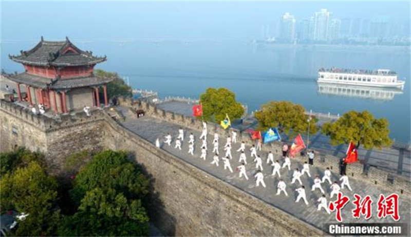 Hubei : visitez la ville antique et admirez un spectacle de tai-chi à Xiangyang