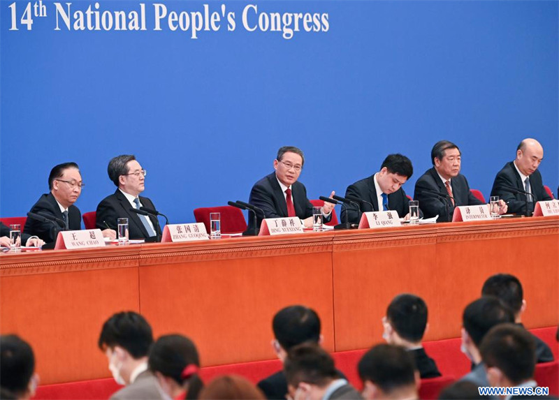 Le PM chinois rencontre la presse après la session annuelle de l'organe législatif national