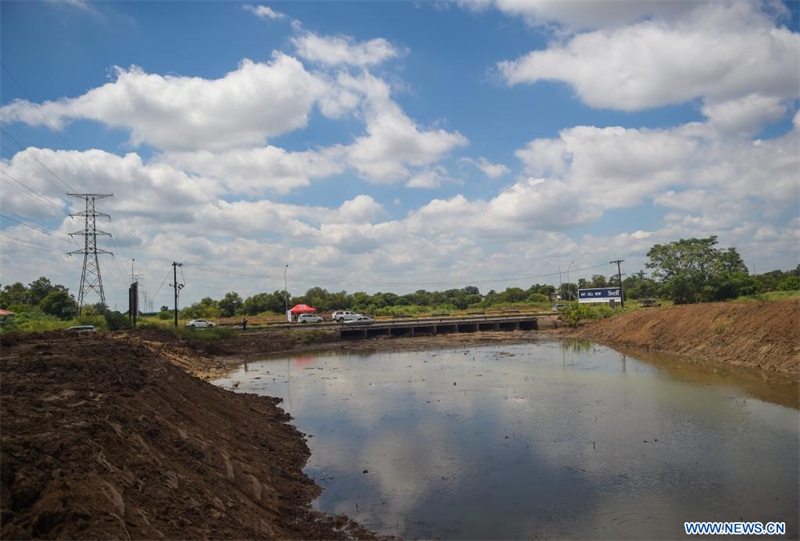 L'association des entreprises chinoises remet un projet de dragage aux autorités de la capitale du Botswana