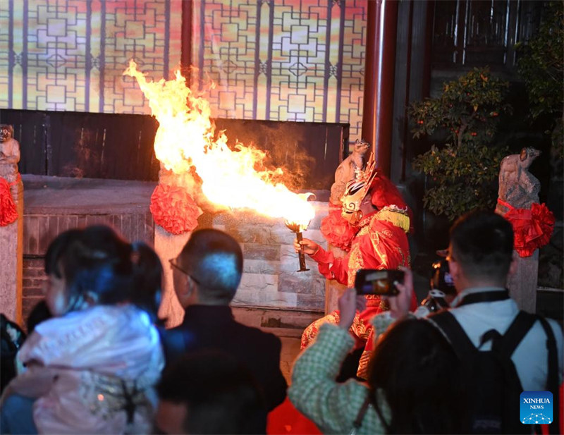 Sichuan : des spectacles nocturnes donnent un élan au tourisme culturel à Langzhong