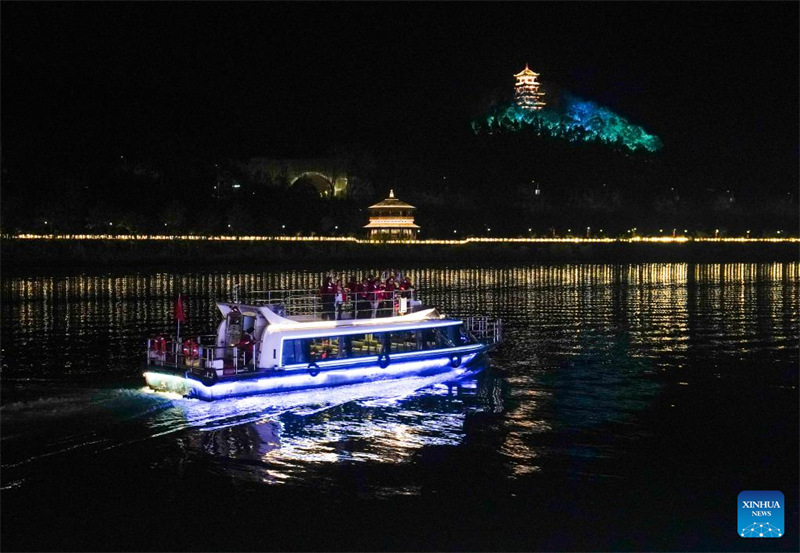 Sichuan : des spectacles nocturnes donnent un élan au tourisme culturel à Langzhong