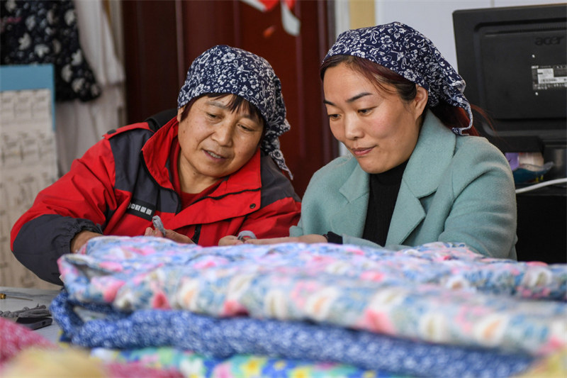 Shandong : le comté de Yiyuan soutient l'emploi et accro?t les revenus des femmes