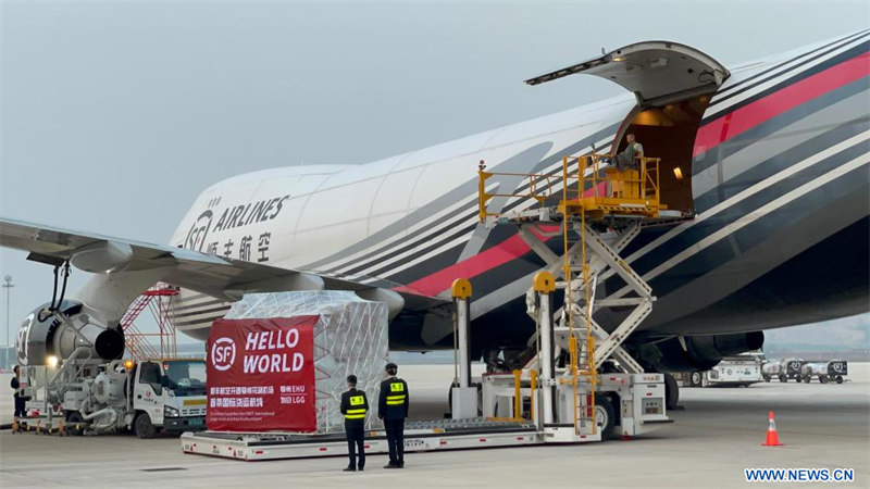 Le premier aéroport chinois spécialisé dans le fret lance sa première ligne internationale