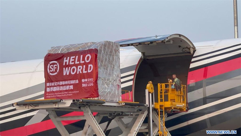 Le premier aéroport chinois spécialisé dans le fret lance sa première ligne internationale