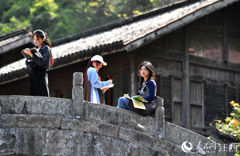 Jiangxi : les beaux paysages à Zixi stimulent ? l'économie du croquis ?