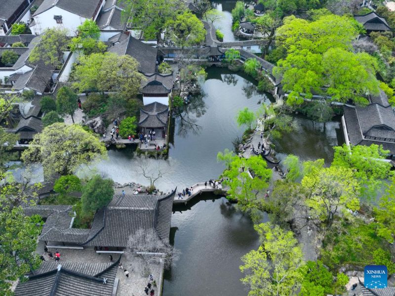 Les touristes?profitent?du?Festival Qingming dans toute la Chine