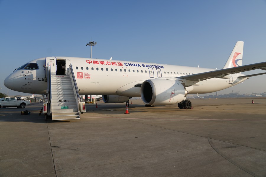 Photo de l'avion de ligne gros porteur C919, premier grand avion de ligne développé par la Chine, à l'aéroport international Hongqiao à Shanghai, dans l'est de la Chine, le 9 janvier 2023. (Photo : Ding Ting)