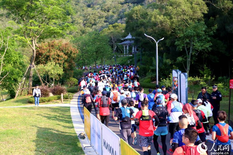 Fujian : coup d'envoi de?la?course de cross-country?avec?la course à pied?de?l'AMOY50 de Xiamen 2023