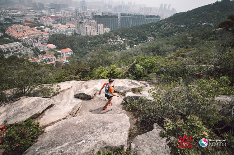 Fujian : coup d'envoi de?la?course de cross-country?avec?la course à pied?de?l'AMOY50 de Xiamen 2023