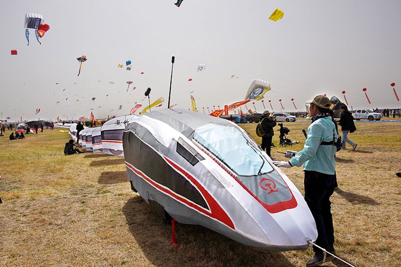 Shandong : ouverture du Festival international du cerf-volant de Weifang