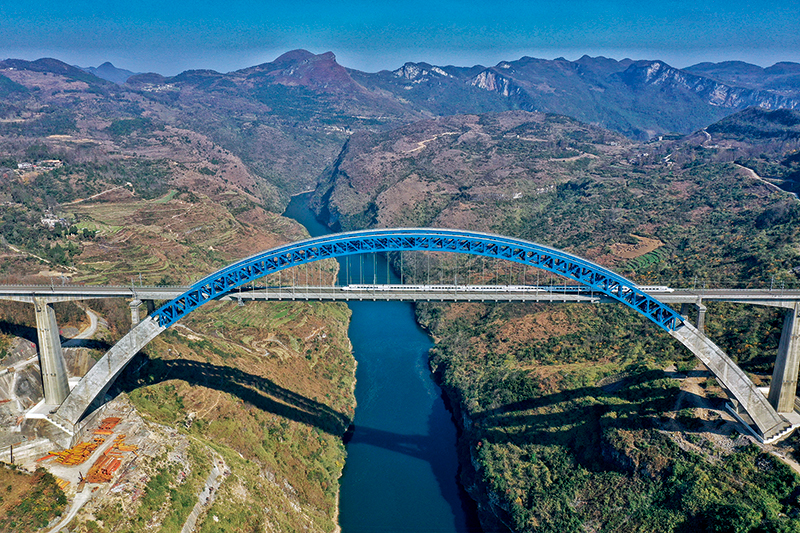 Un voyage à travers?les???Cinq montagnes sacrées?? en cinq jours grace à la construction puissante des?chemins?de fer à grande vitesse chinois