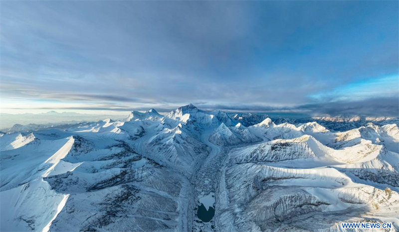 Une expédition chinoise atteint le plus haut sommet du monde pour mener des recherches scientifiques