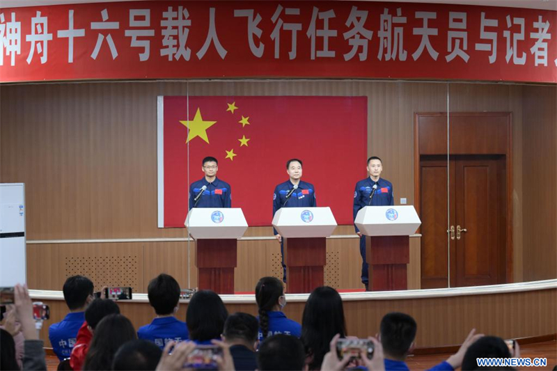 Les astronautes de la mission chinoise Shenzhou-16 rencontrent la presse