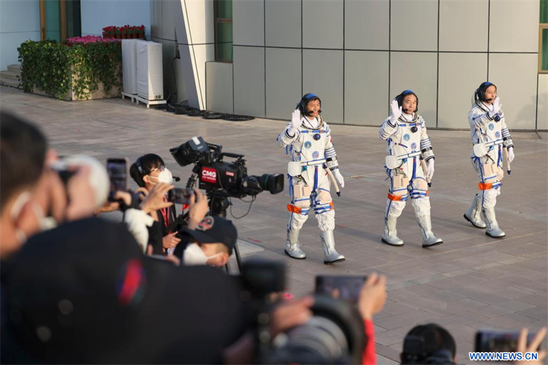 Cérémonie d'au revoir pour les astronautes chinois de la mission Shenzhou-16