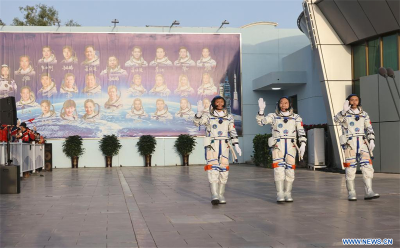 Cérémonie d'au revoir pour les astronautes chinois de la mission Shenzhou-16