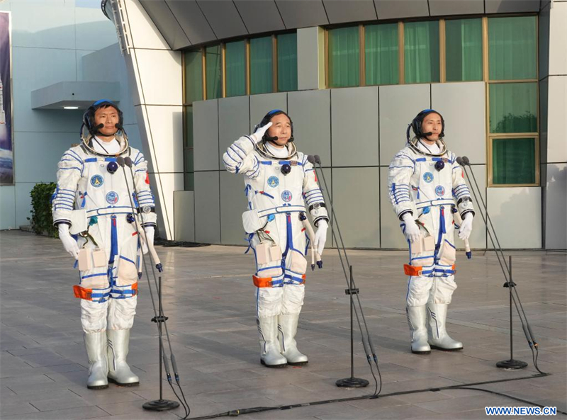 Cérémonie d'au revoir pour les astronautes chinois de la mission Shenzhou-16