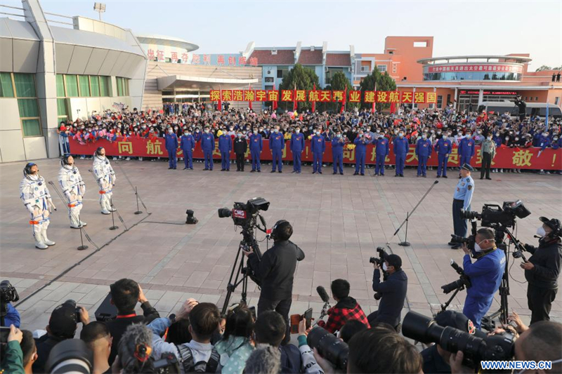 Cérémonie d'au revoir pour les astronautes chinois de la mission Shenzhou-16