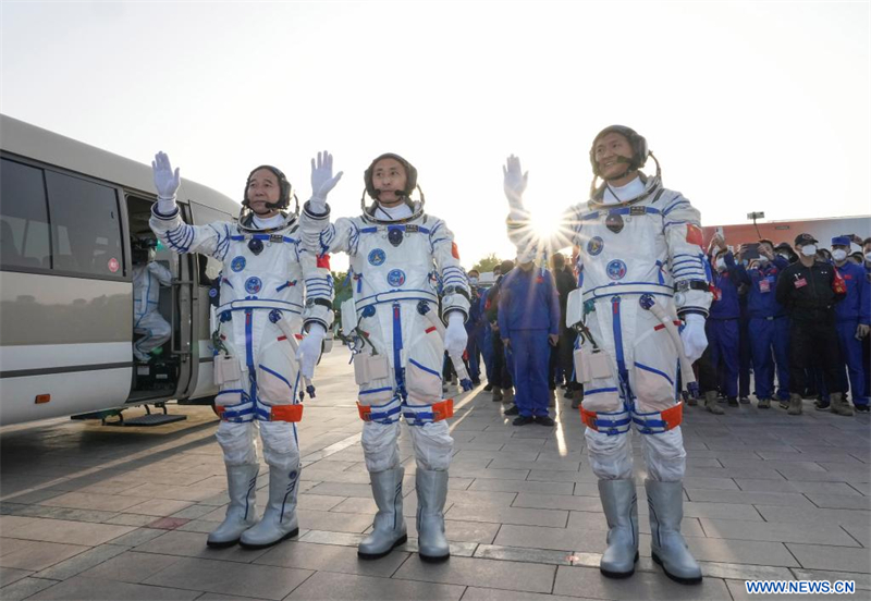 Cérémonie d'au revoir pour les astronautes chinois de la mission Shenzhou-16