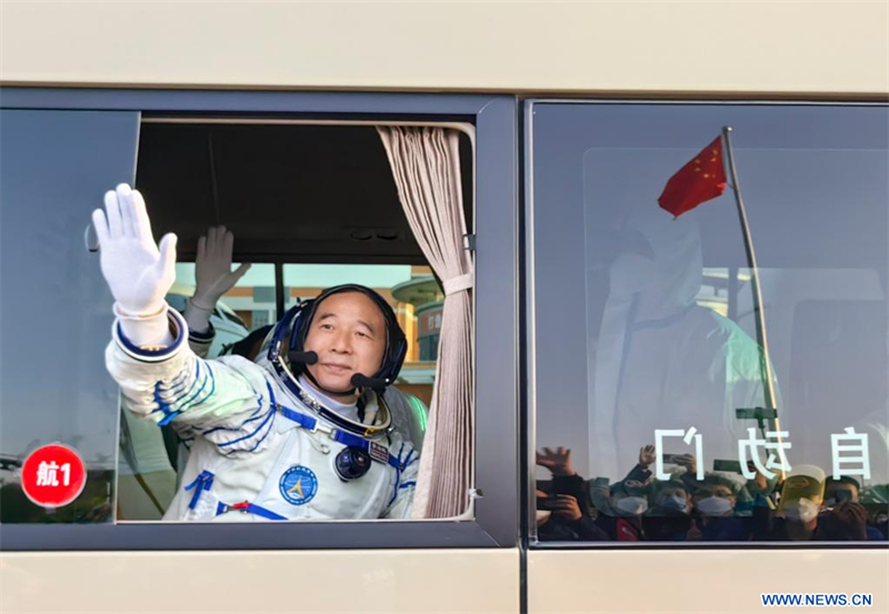 Cérémonie d'au revoir pour les astronautes chinois de la mission Shenzhou-16