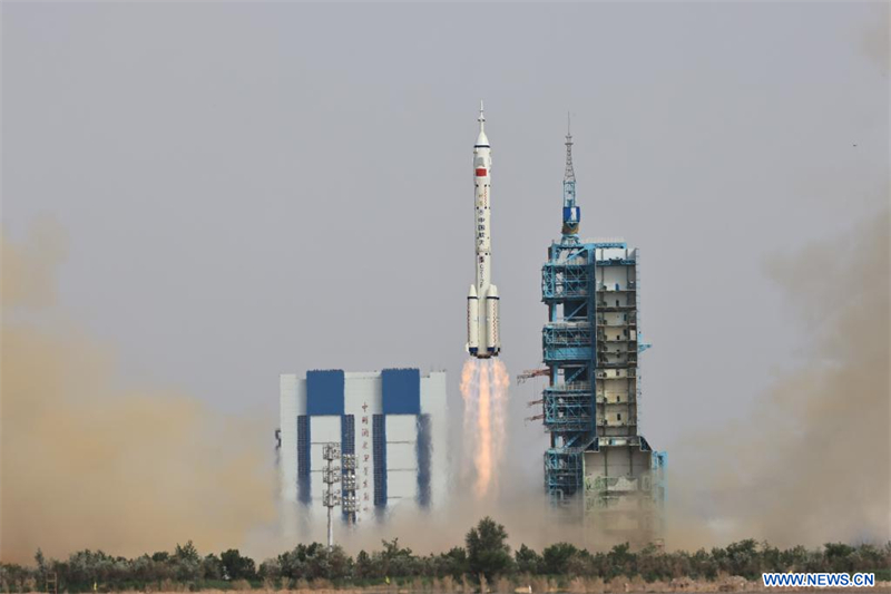 La Chine lance le vaisseau spatial habité Shenzhou-16