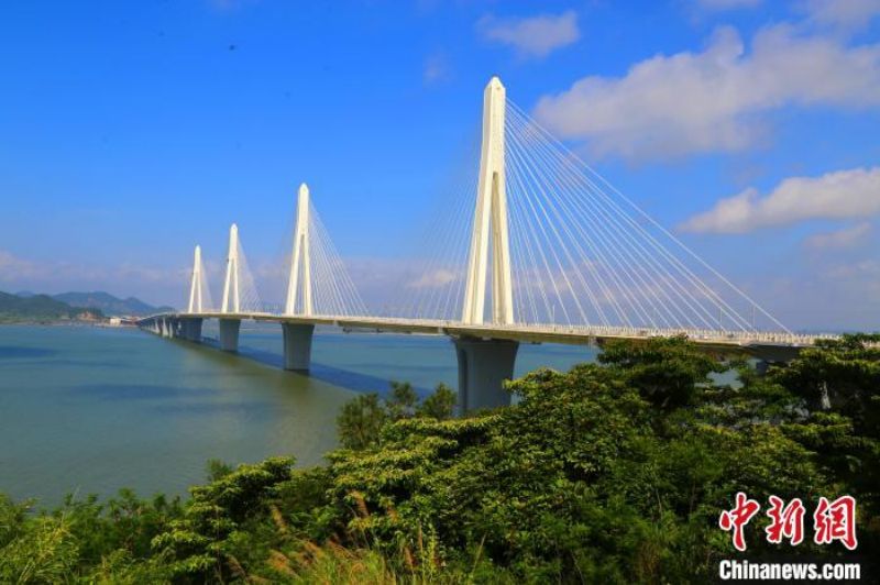 Guangdong : le?pont interurbain de Jinhai entre Zhuhai?et l'aéroport de Zhuhai?en construction