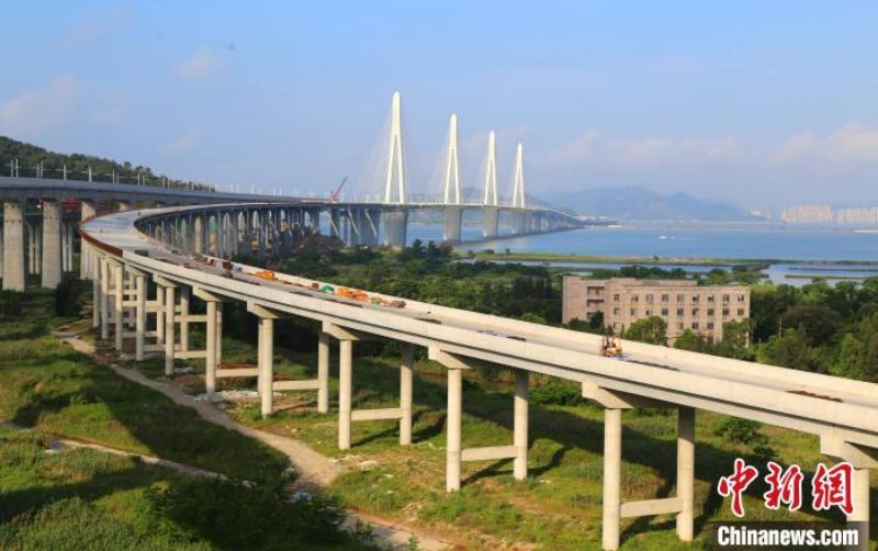 Guangdong : le?pont interurbain de Jinhai entre Zhuhai?et l'aéroport de Zhuhai?en construction