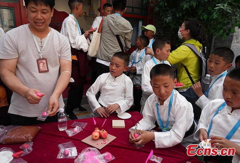 Des enfants tibétains célèbrent la Journée des enfants à Beijing