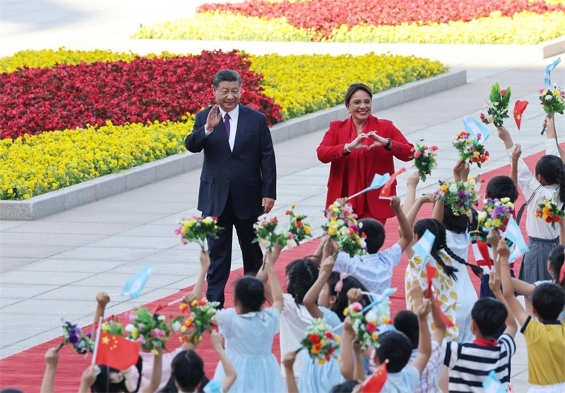 Xi et Xiomara Castro tracent la voie des relations entre la Chine et le Honduras lors d'une réunion historique