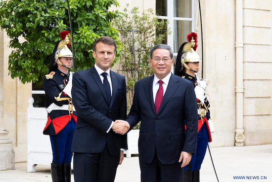 Le Premier ministre chinois Li Qiang rencontre le président fran?ais Emmanuel Macron au Palais de l'Elysée à Paris, en France, le 22 juin 2023. (Xinhua/Huang Jingwen)