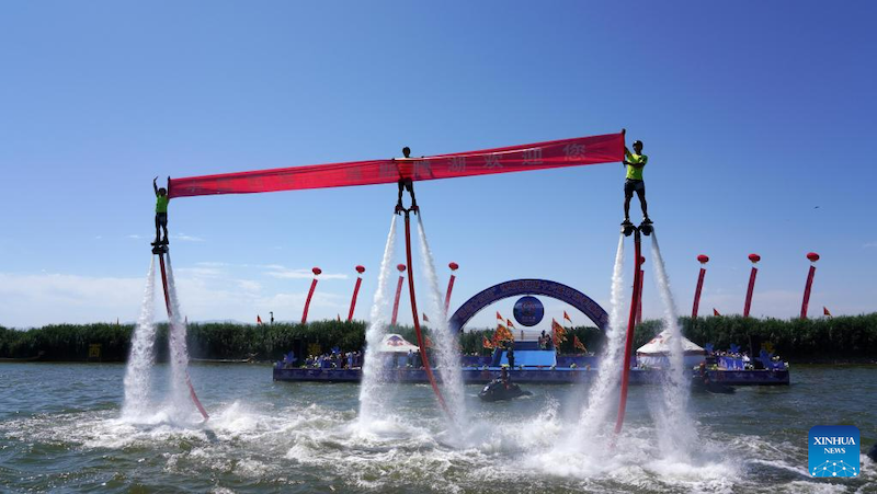 Xinjiang : un festival de la pêche organisé pour saluer la nouvelle saison de pêche