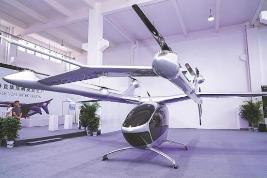 Un eVTOL AutoFlight est exposé dans une usine de l'entreprise à Kunshan, dans la province du Jiangsu (est de la Chine), en ao?t. (Photo/Chine Daily)