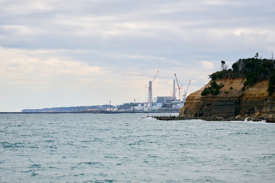 Cette photo prise le 6 mars 2023 montre la centrale nucléaire de Fukushima Daiichi vue de Futabacho, dans la préfecture de Fukushima, au Japon. (Zhang Xiaoyu / Xinhua)