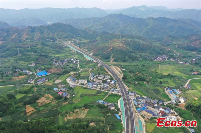 Guizhou : la voie express Deyu ouverte à la circulation