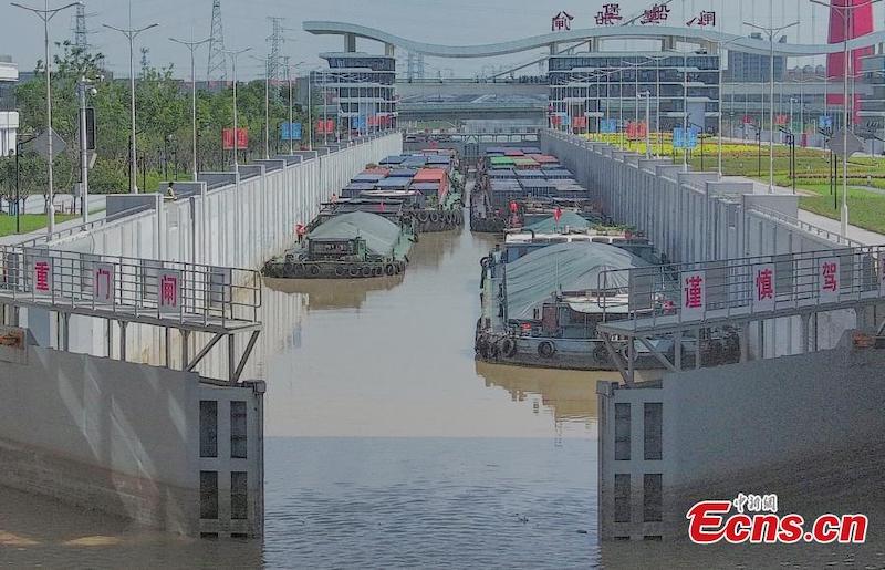 Ouverture de la deuxième voie navigable du Grand Canal