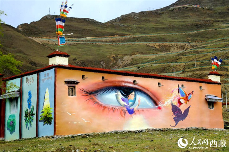 Tibet : des peintures 3D embellissent le village de Qiacun