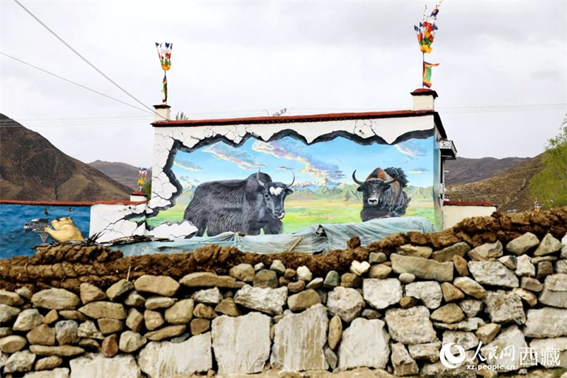 Tibet : des peintures 3D embellissent le village de Qiacun