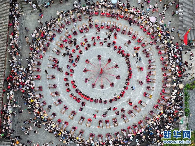 Le Guangxi célèbre la fête du ? séchage de vêtements ?