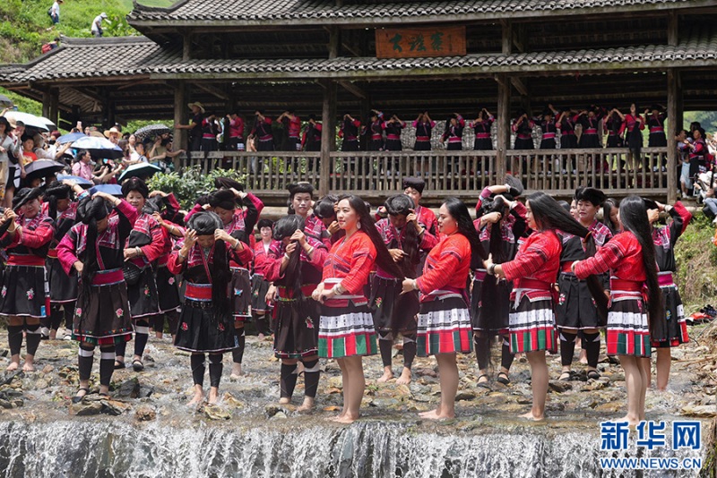 Le Guangxi célèbre la fête du ? séchage de vêtements ?