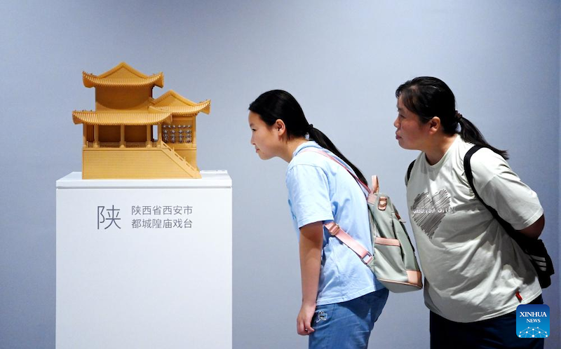 Shaanxi : le Musée d'art de l'opéra Qinqiang à Xi'an attire de nombreux touristes pendant les vacances d'été