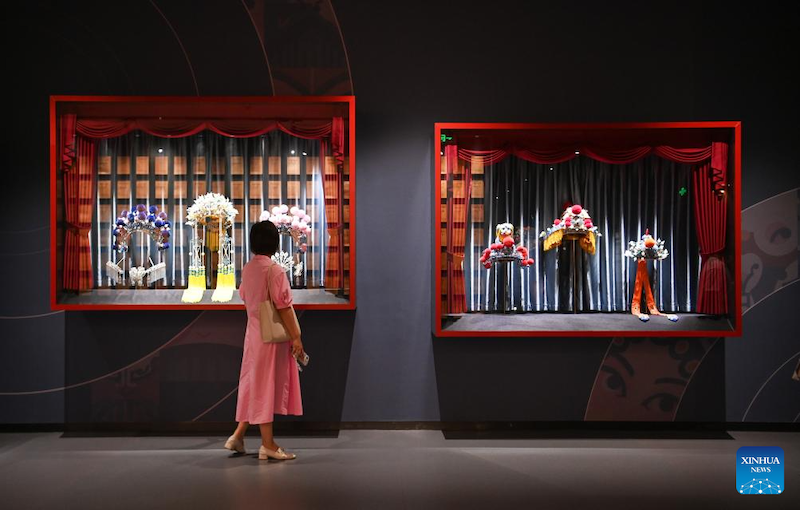 Shaanxi : le Musée d'art de l'opéra Qinqiang à Xi'an attire de nombreux touristes pendant les vacances d'été