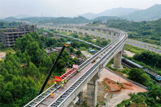 Le chantier d'une ligne maglev dans la ville de Qingyuan de la province méridionale du Guangdong, le 10 ao?t 2023. (Photo : Liu Dawei)