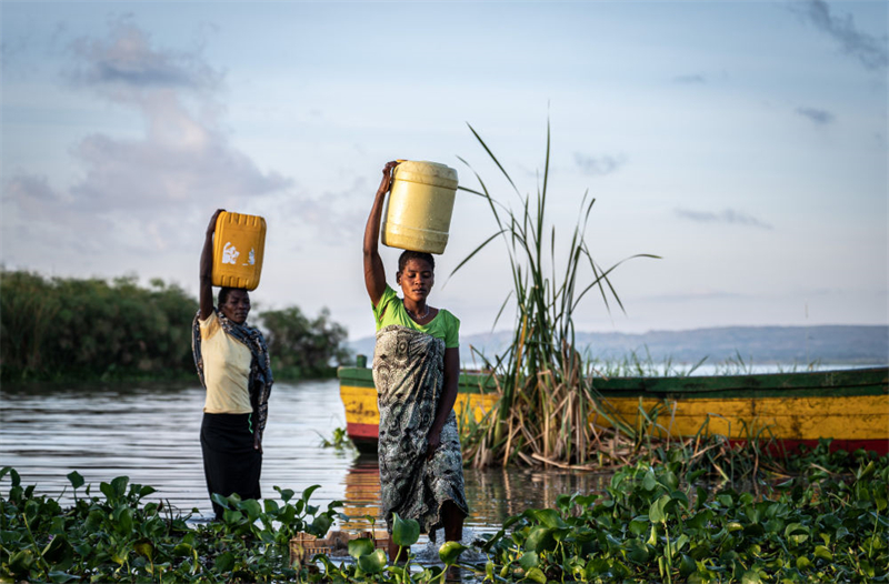 Un ingénieur local rejoint une entreprise chinoise pour mettre en place un important projet d'approvisionnement en eau en Tanzanie