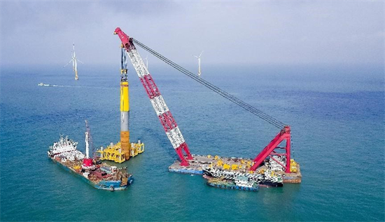 La deuxième phase du projet éolien offshore de la baie de Pinghai à Putian, dans la province du Fujian (sud-est de la Chine), a re?u un prêt souverain de 2 milliards de yuans de la Nouvelle Banque de Développement en novembre 2016. (Photo / Nouvelle Banque de Développement)