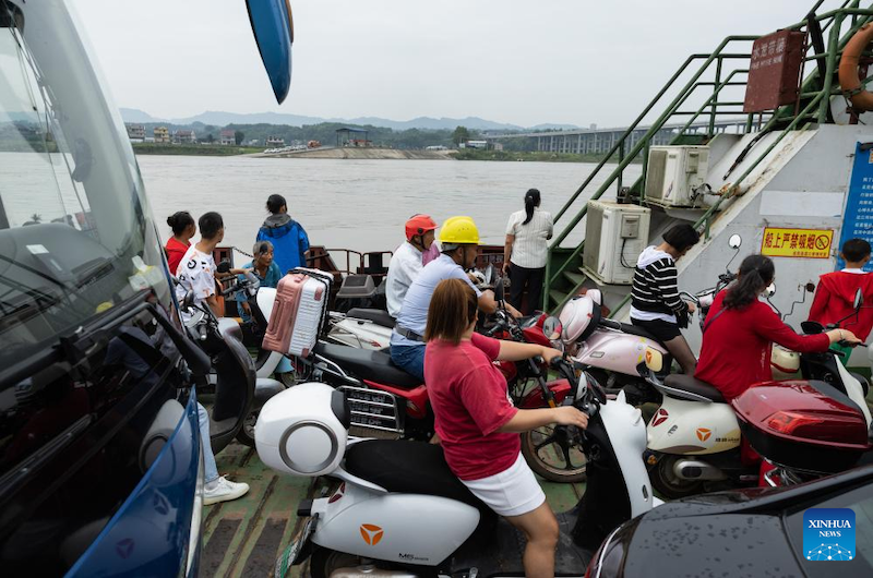 Sichuan : le service de ferry prend fin avec l'ouverture du grand pont à la circulation à Yibin