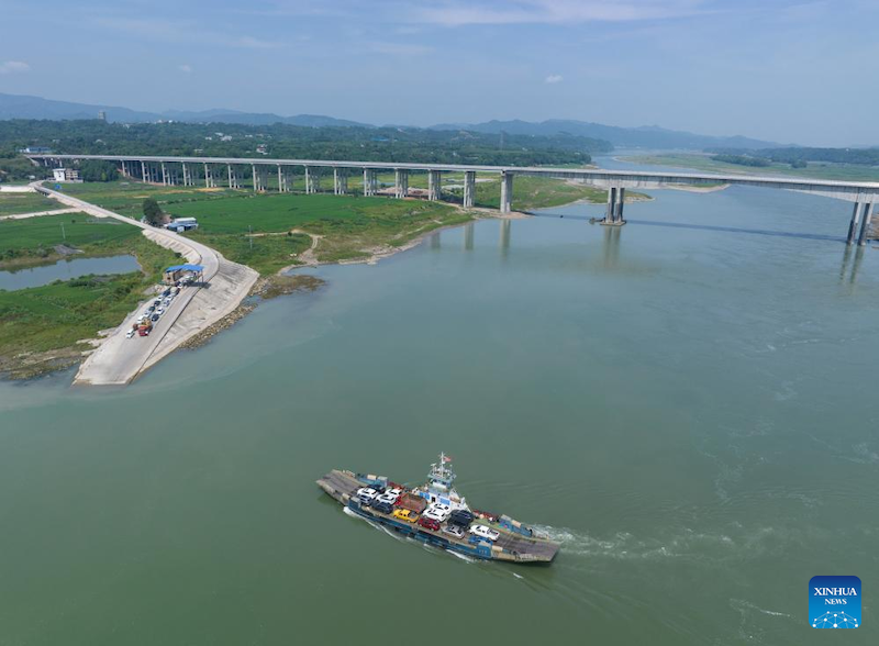 Sichuan : le service de ferry prend fin avec l'ouverture du grand pont à la circulation à Yibin