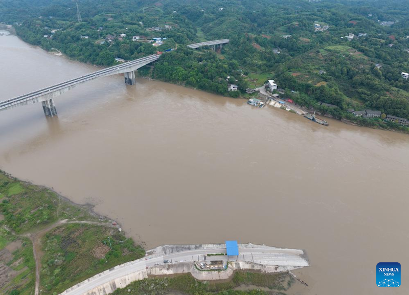 Sichuan : le service de ferry prend fin avec l'ouverture du grand pont à la circulation à Yibin