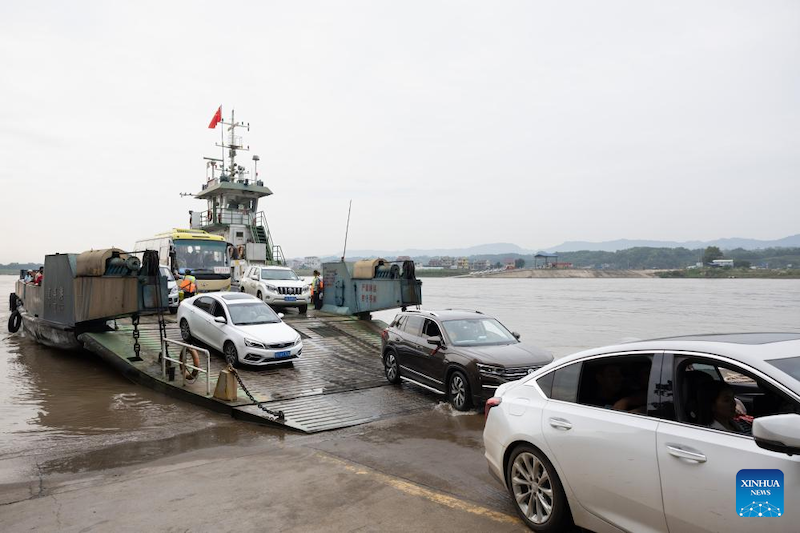 Sichuan : le service de ferry prend fin avec l'ouverture du grand pont à la circulation à Yibin